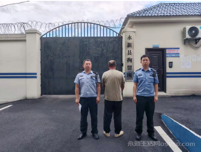 永新一男子半夜偷鸡被小屋岭派出所民警抓获