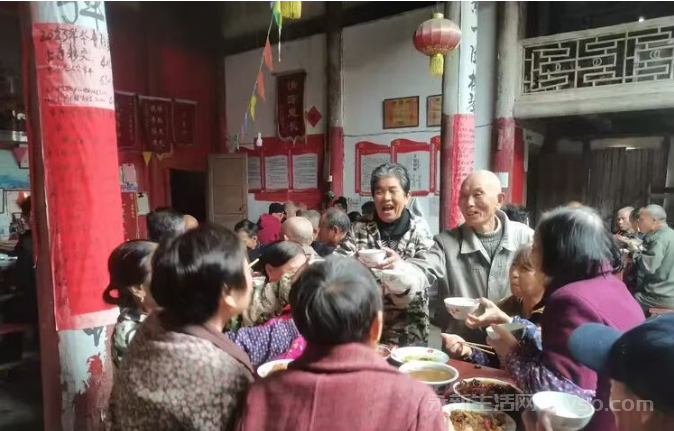 永新县石桥镇垅中村敬老孝老蔚然成风图1