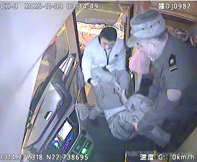 永新开往深圳长途客车一名乘客突发疾病昏迷 司乘协力救助图2