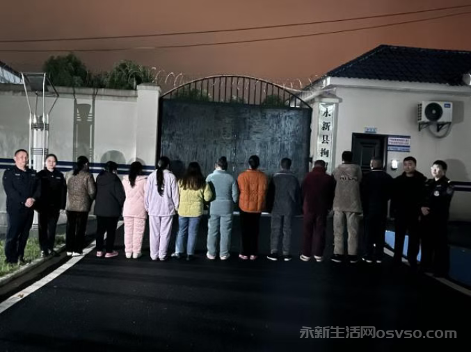 永新公安深夜突袭便利店的赌博窝点 11人落网!