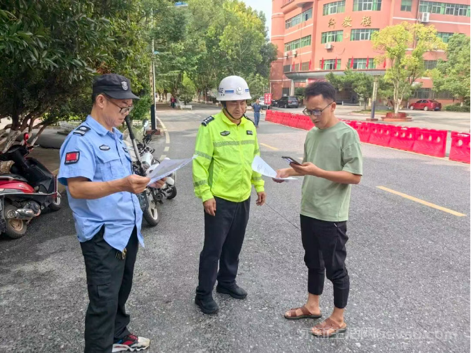 县交管大队与教体局联合开展开学季二三轮车骑行安全宣传教育活动